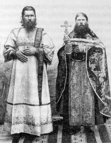 Диакон Георгий Малых (слева) и священник Вавила Зайцев